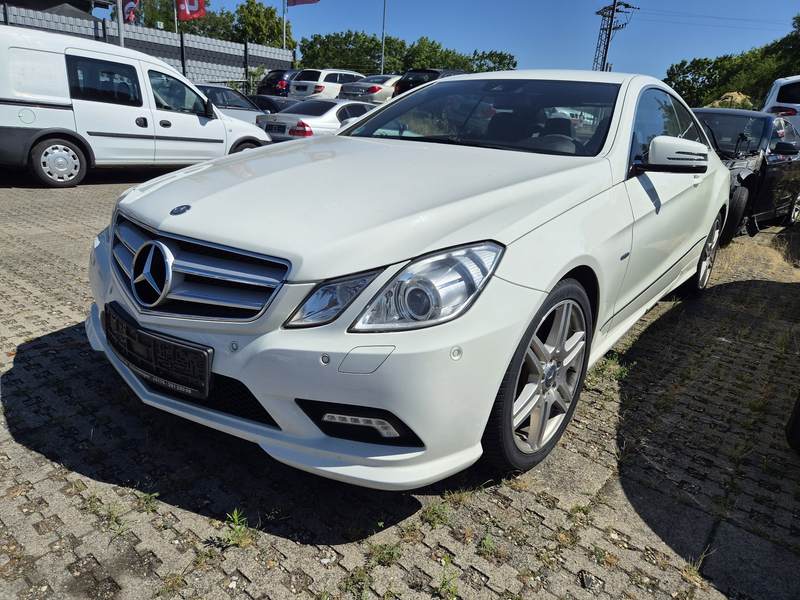 Mercedes-Benz E 200 E 200 CGI BlueEfficiency Sport-Paket AMG-Line