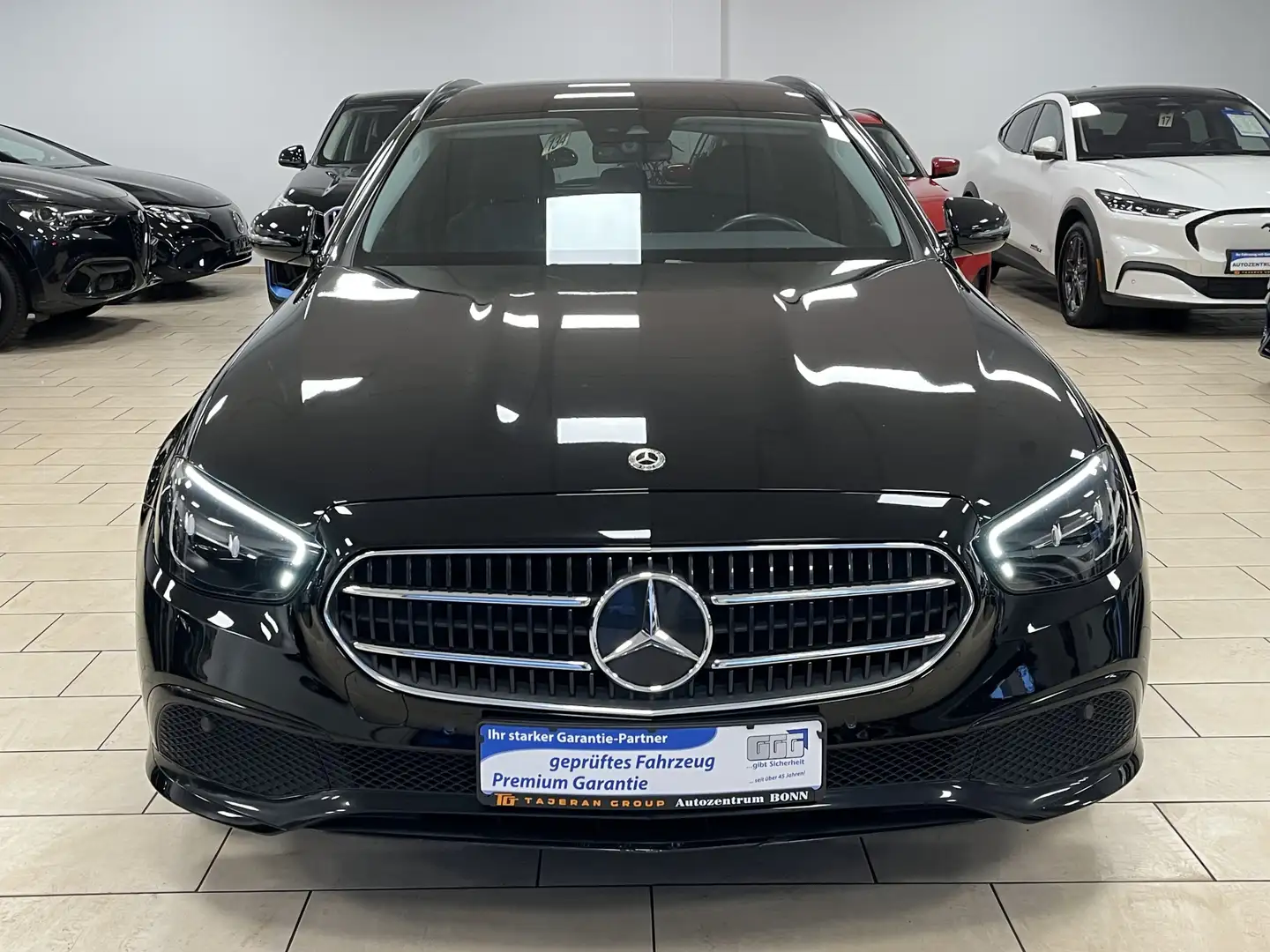 Mercedes-Benz E 300 de Avantgarde*AHK*LED*R.Cam*SHZ*Navi* Noir - 2