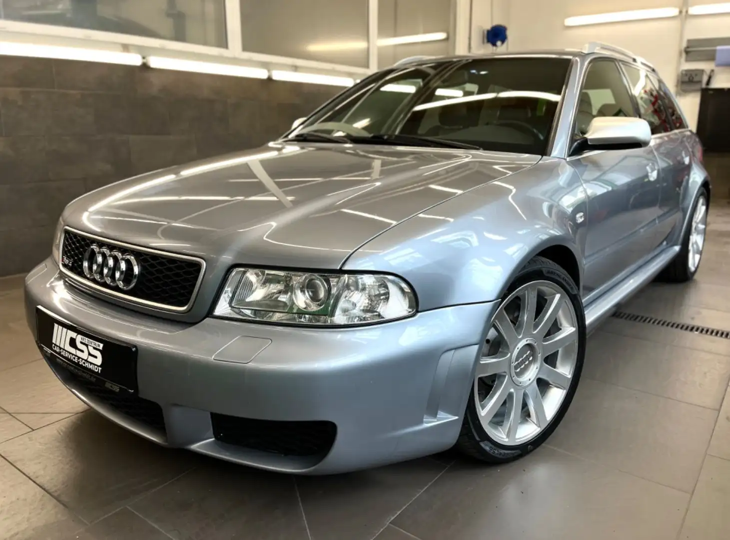 Audi RS4 2.7 quattro TOP Zustand TÜV+ Inspektion NEU Срібний - 1