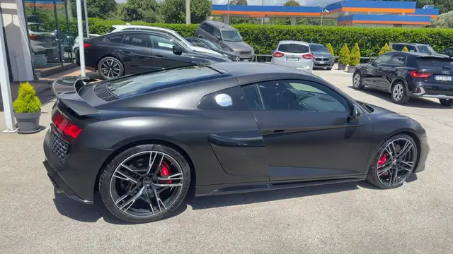 Audi R8 view 9