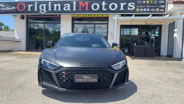 Audi R8 view 2