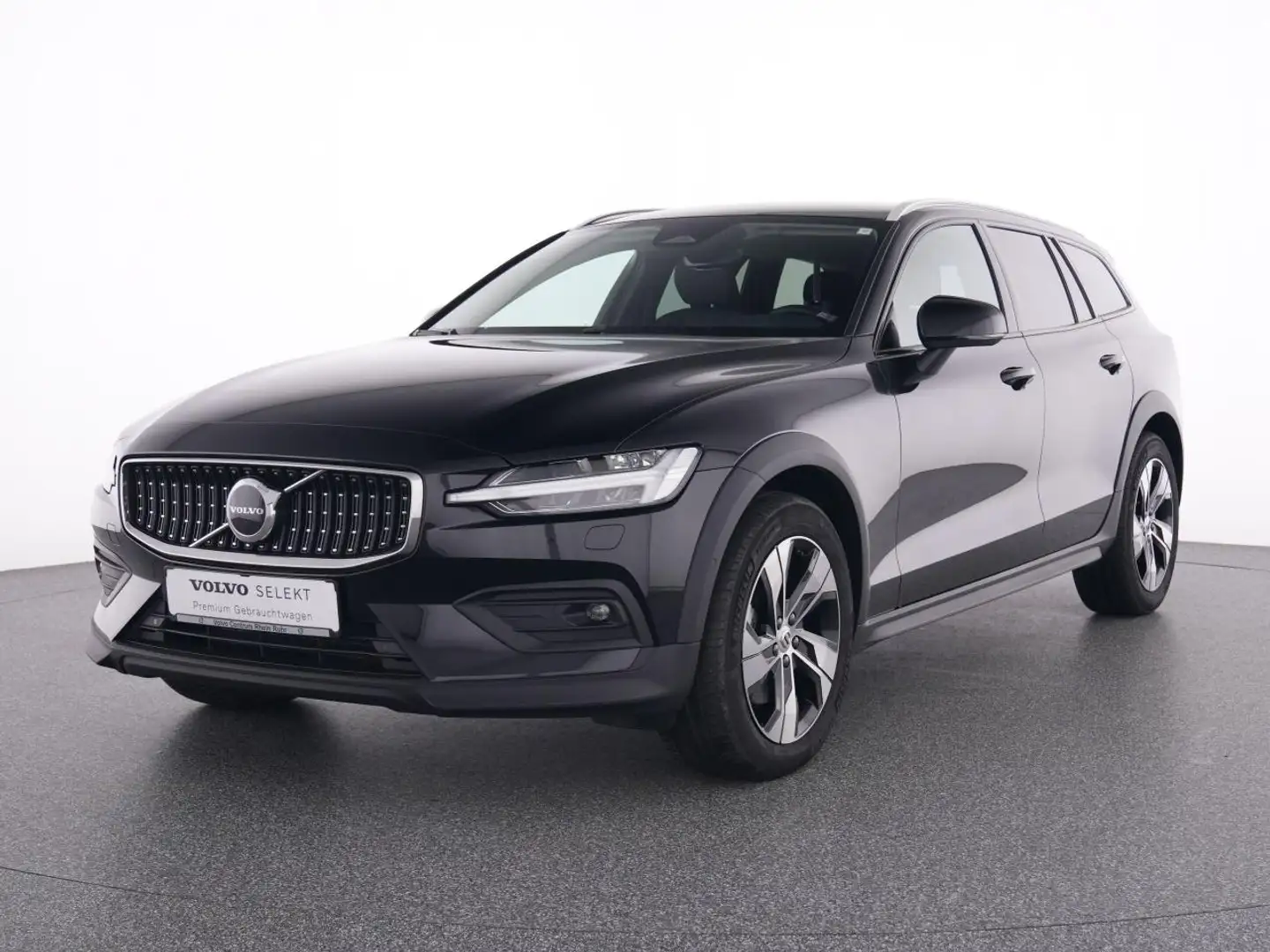 Volvo V60 Cross Country Plus B4 AWD +WINTER PAKET+ Zwart - 2