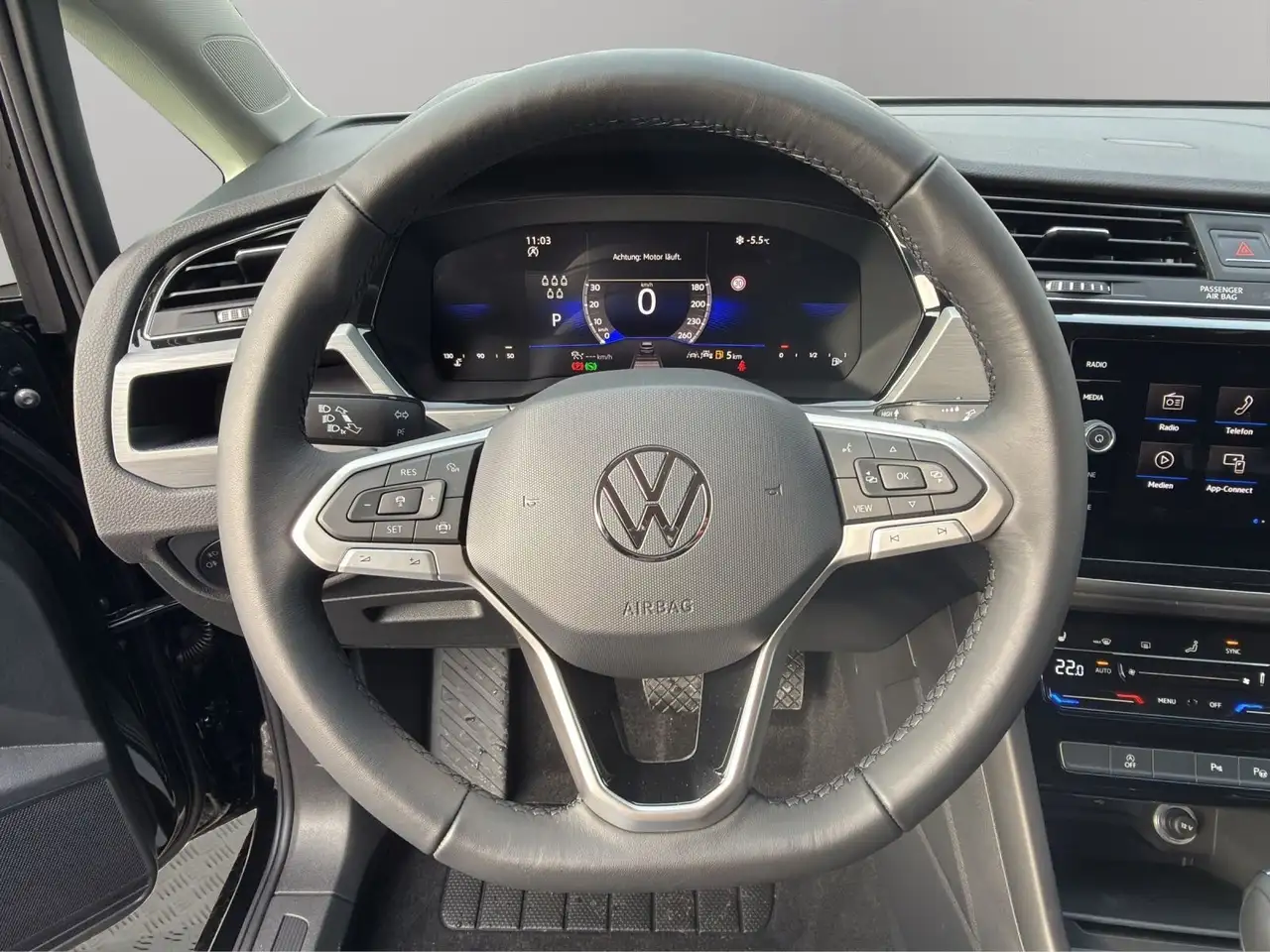Volkswagen Touran Comfortline 1.5 TSI DSG AHK+ACC+IQ.LIGHT 10