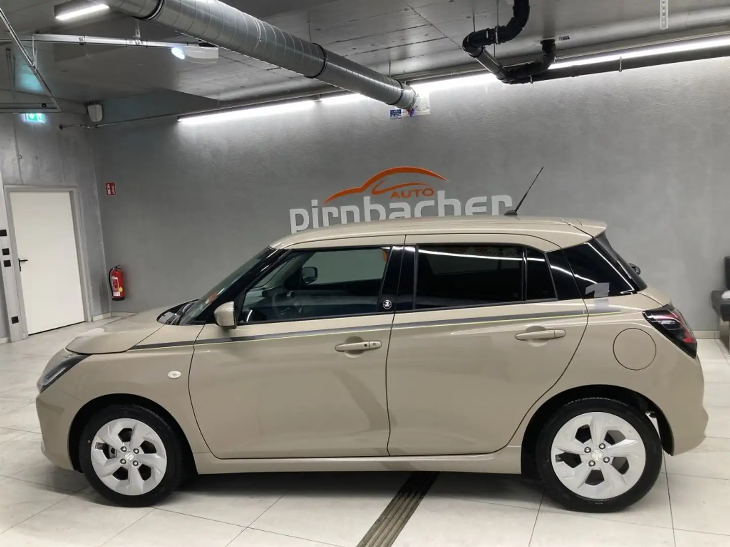 Suzuki Swift 1.2 HYBRID shine Blanc - 2
