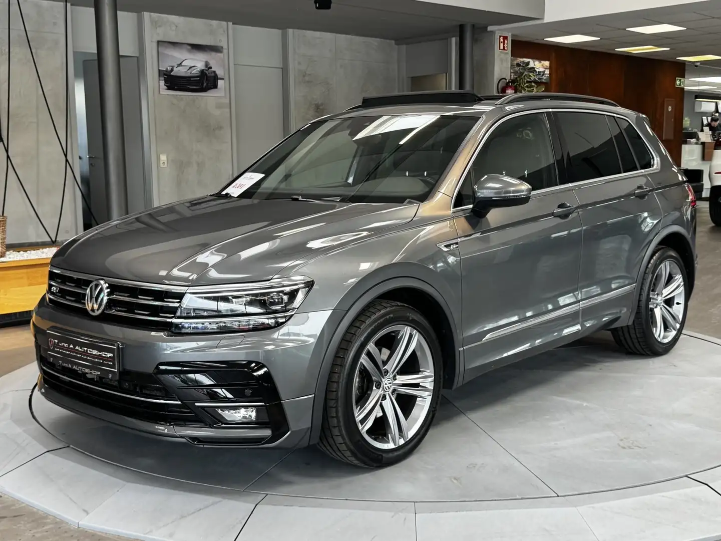 Volkswagen Tiguan 2.0 TDI 4Motion R-Line DSG *Pano*Sitzmassage*19Zol Grau - 2
