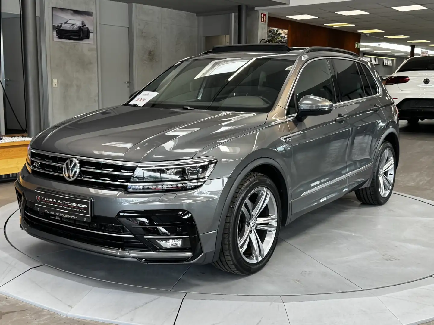 Volkswagen Tiguan 2.0 TDI 4Motion R-Line DSG *Pano*Sitzmassage*19Zol Grau - 1
