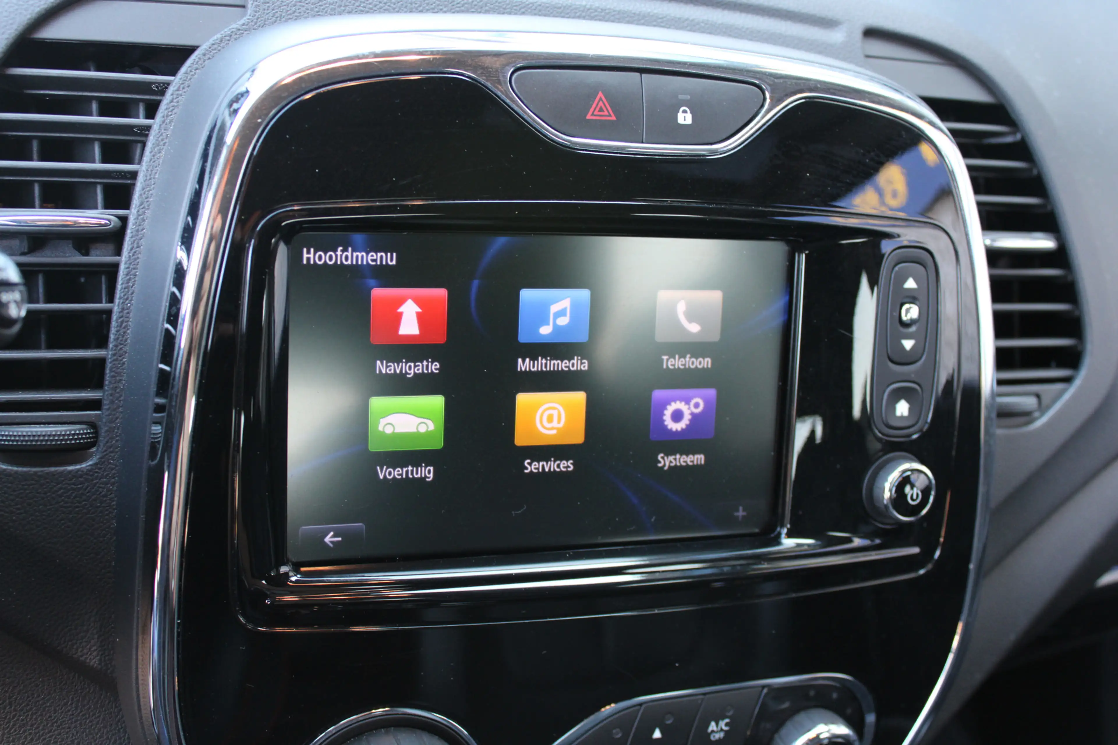 Renault Captur 1.2 TCe Xmod Clima Leder Trekhaak — photo 23