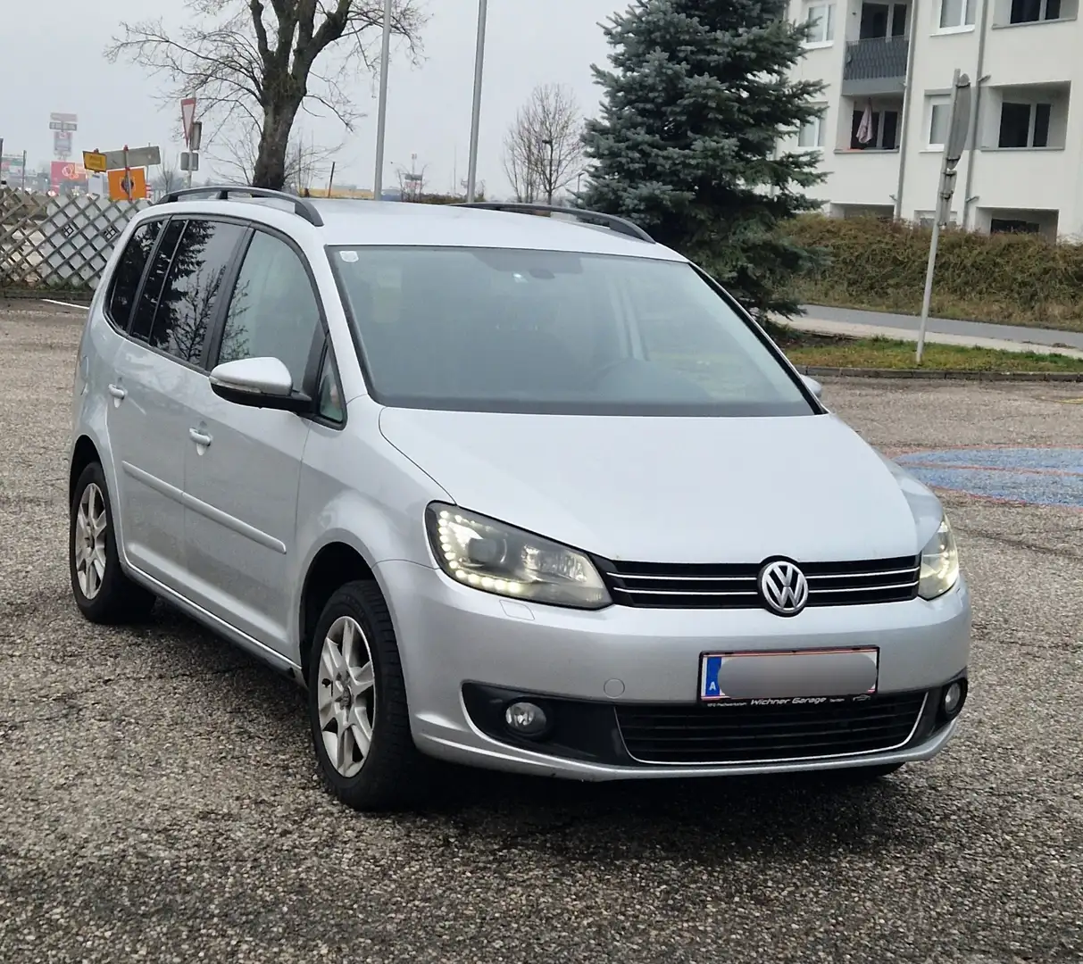 Volkswagen Touran Comfortline 2,0 BMT TDI DPF DSG Silber - 1