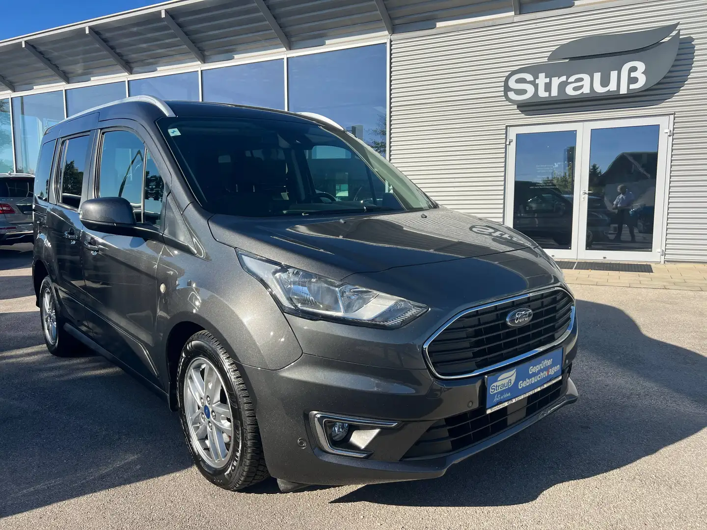 Ford Tourneo Connect 1,5 TDCi L1 Titanium Aut. *AHK *Sitzheizung* Frontscheibenheizung* Grau - 1