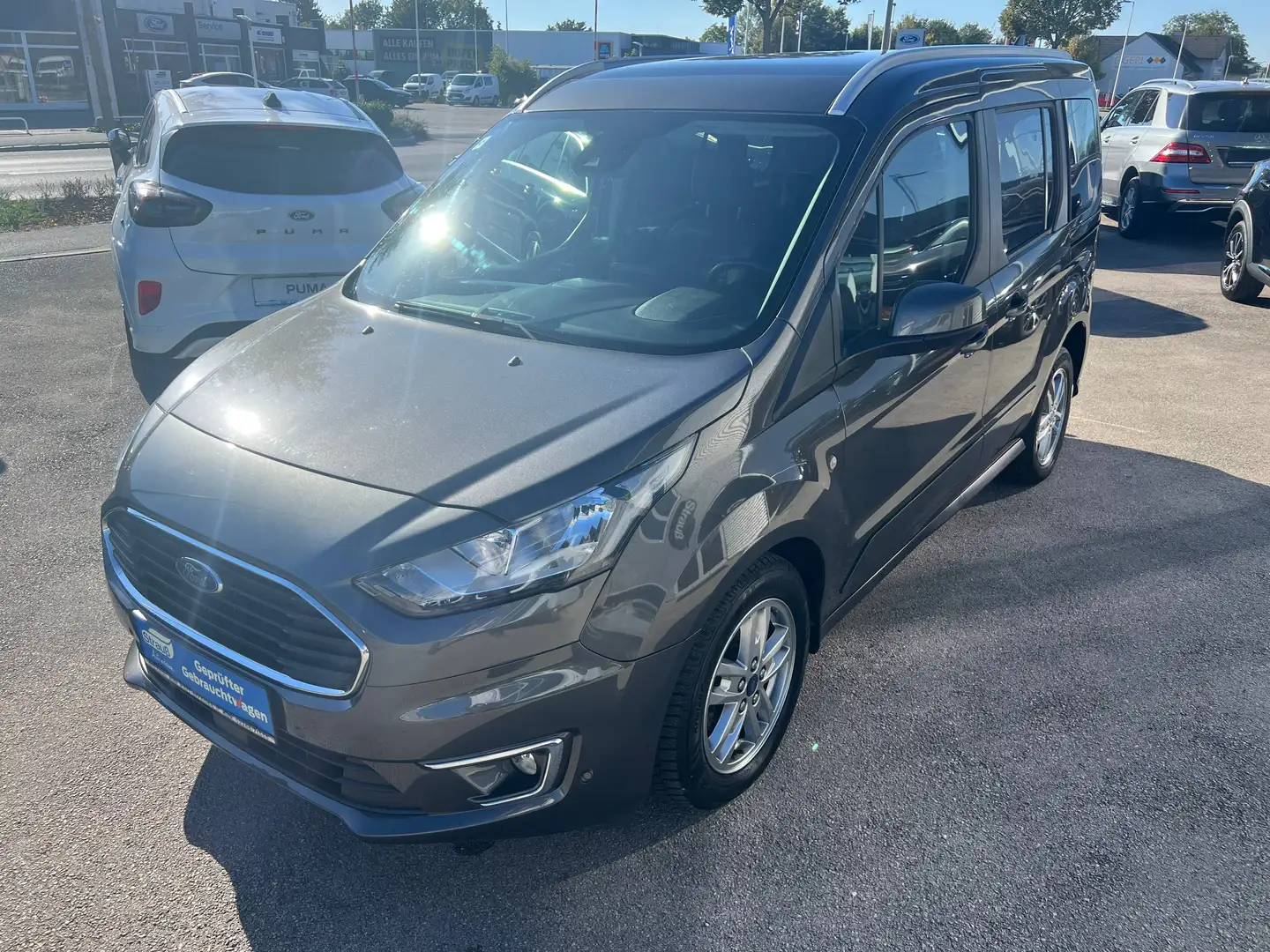 Ford Tourneo Connect 1,5 TDCi L1 Titanium Aut. *AHK *Sitzheizung* Frontscheibenheizung* Grau - 2