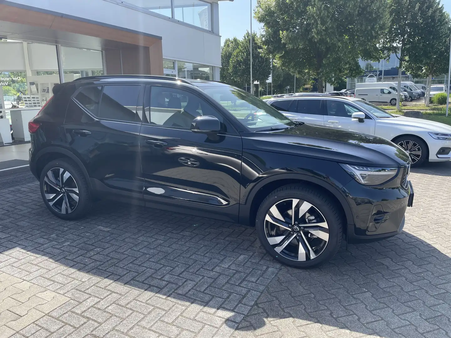 Volvo XC40 XC40 B4 B DKG Ultra Dark - 2
