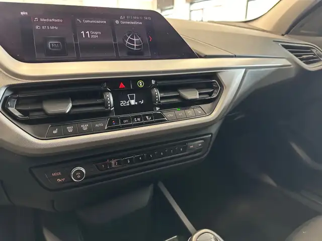 BMW 1 Series view 12