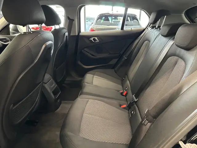 BMW 1 Series view 7