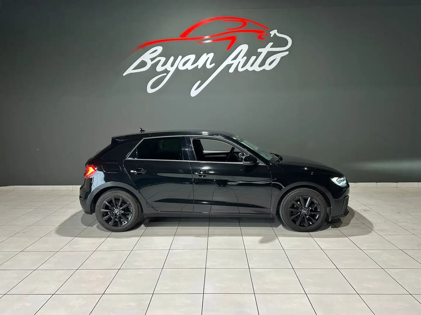 Audi A1 Sportback 25 1.0 tfsi Identity Black s-tronic Nero - 1