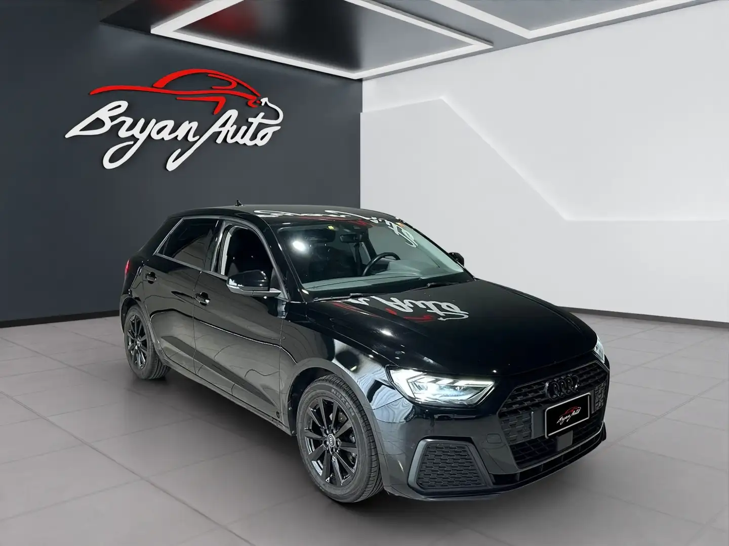 Audi A1 Sportback 25 1.0 tfsi Identity Black s-tronic Чорний - 2