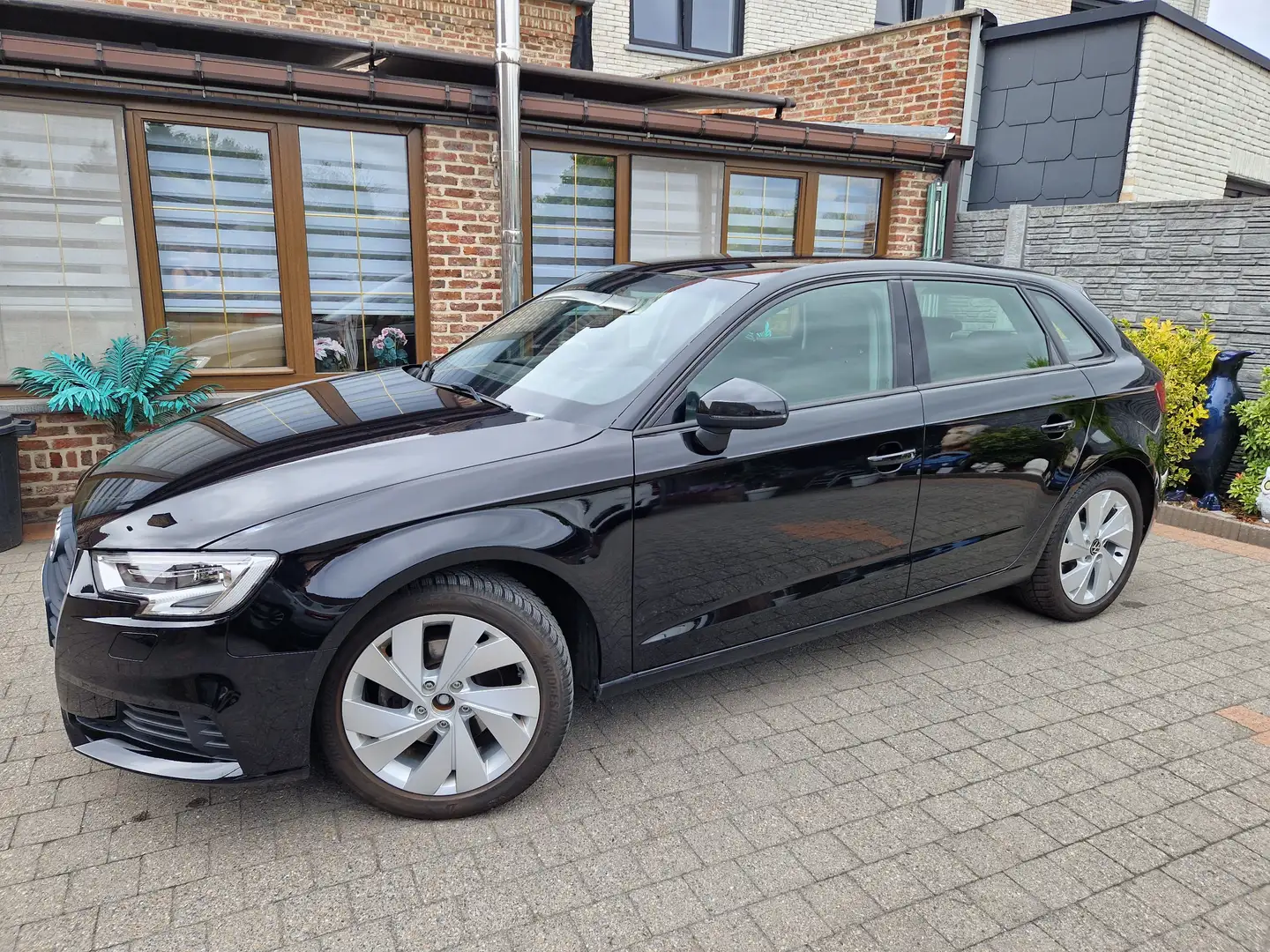 Audi A3 SPORTBACK Schwarz - 1