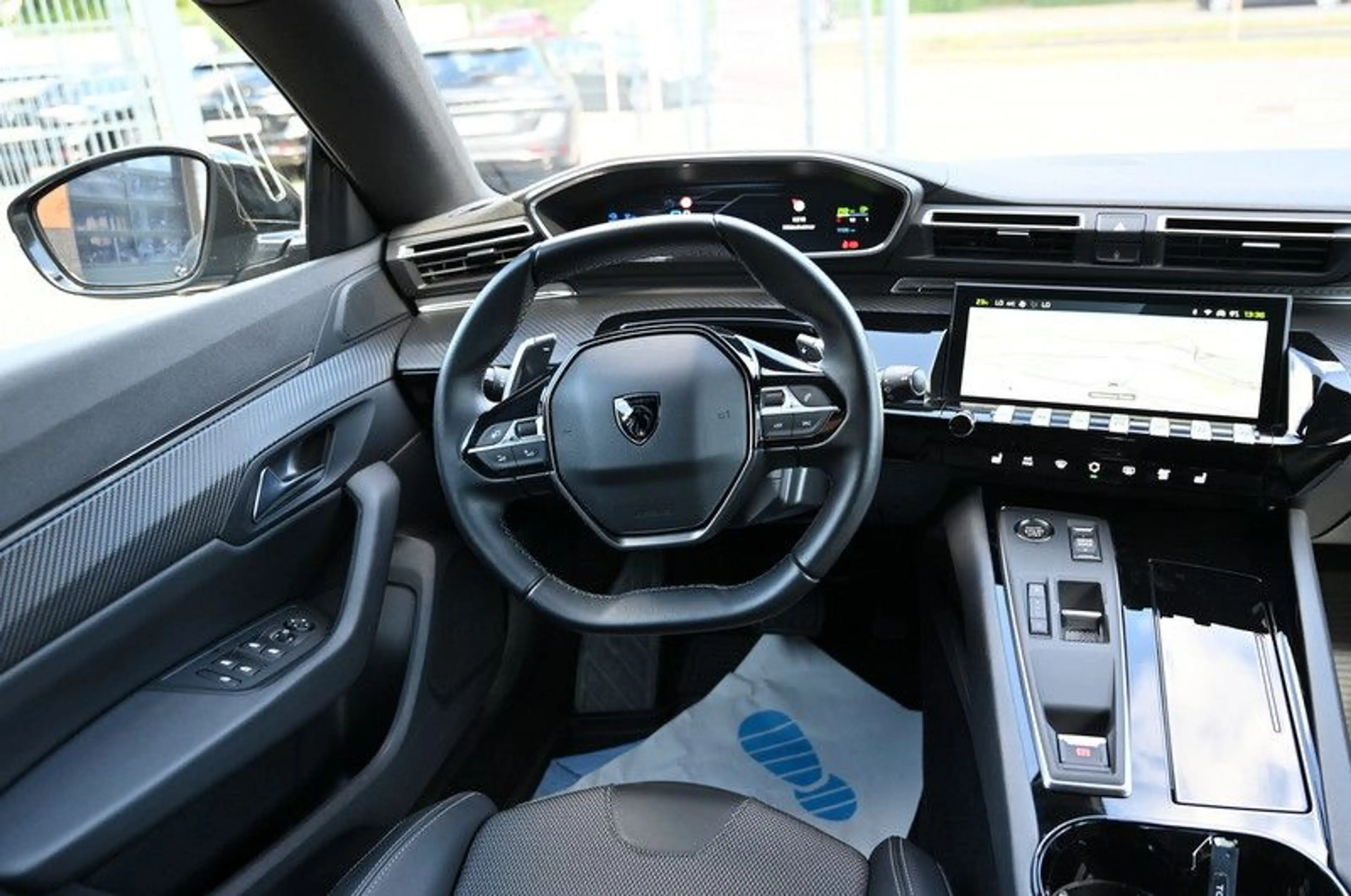 Peugeot 508 SW Hybrid 225 Allure — photo 12