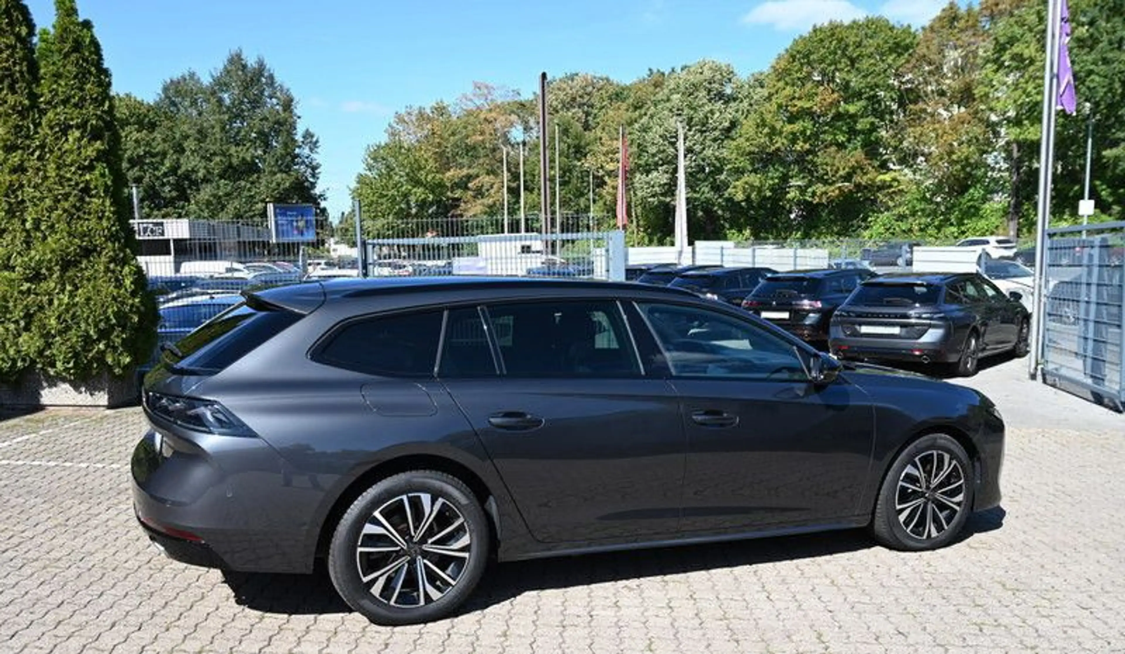 Peugeot 508 SW Hybrid 225 Allure — photo 6