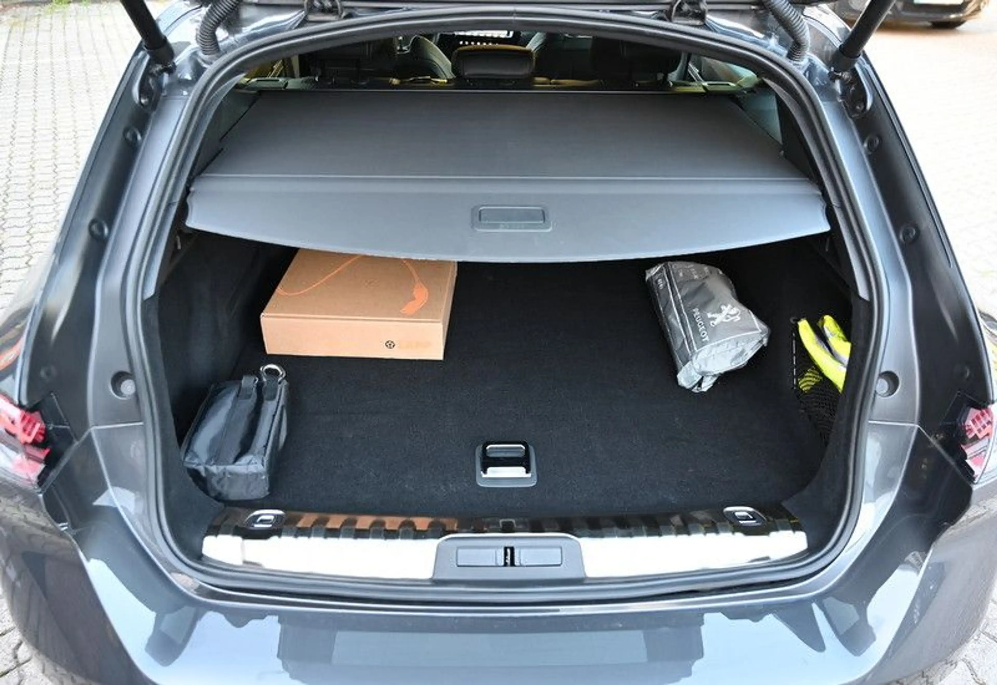 Peugeot 508 SW Hybrid 225 Allure — photo 15