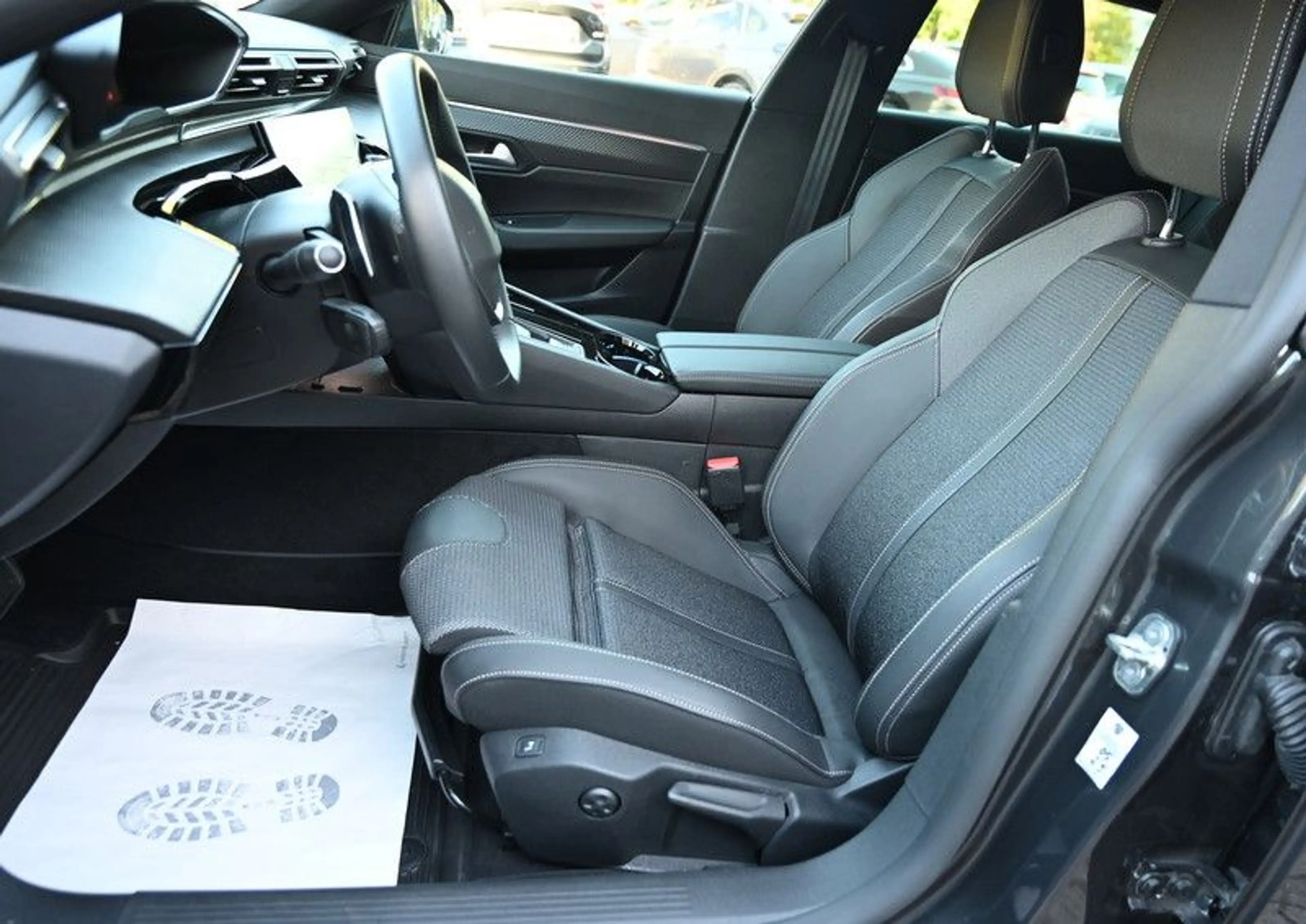 Peugeot 508 SW Hybrid 225 Allure — photo 9