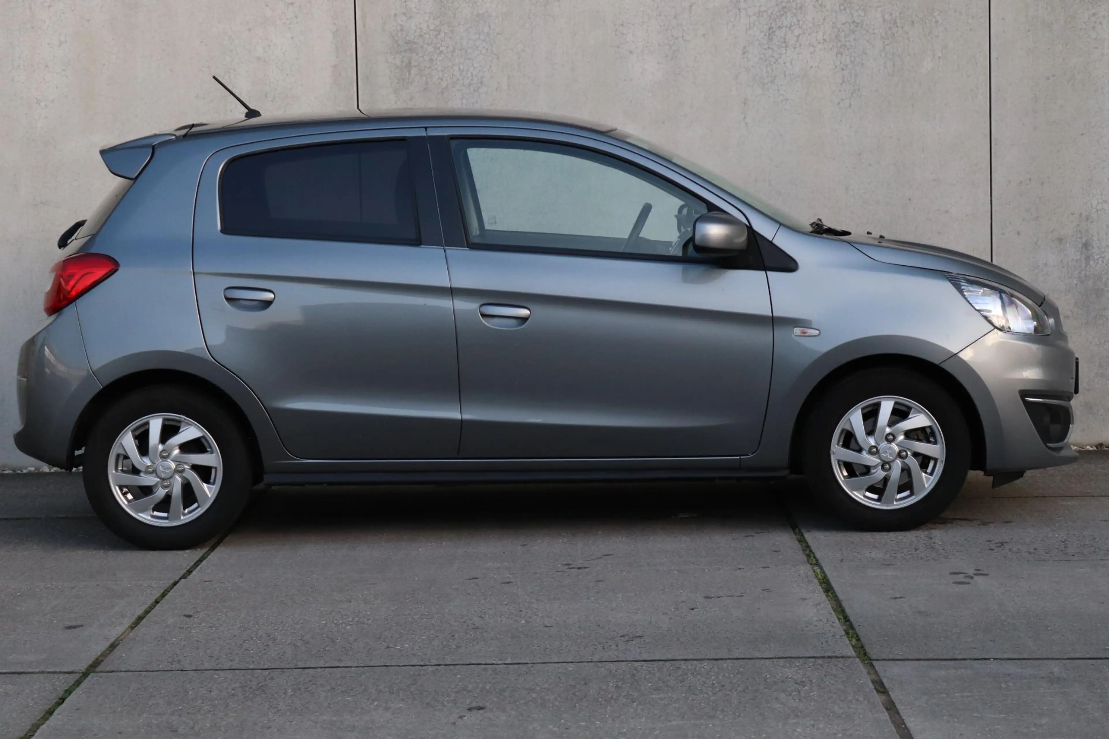 Mitsubishi Space Star 1.0 Active / AUTOMAAT / APPLE CARPLAY / LICHTMETA — photo 3