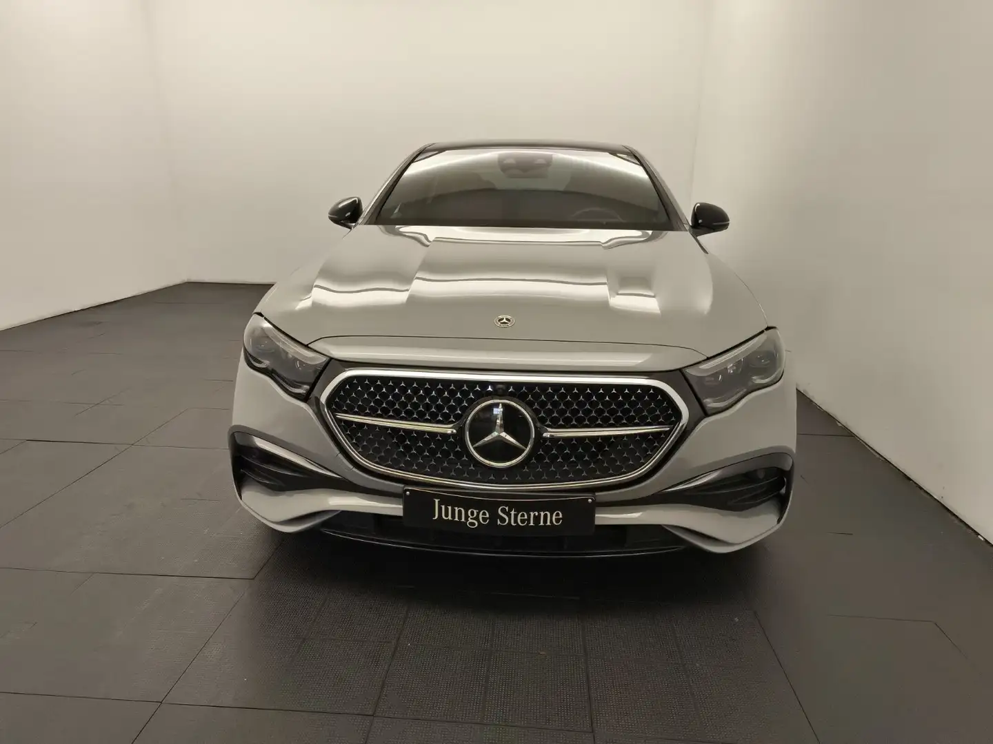 Mercedes-Benz E 400 E 400e 4M AMG Night Pano FahrassiPlus AHK Leder Grau - 2