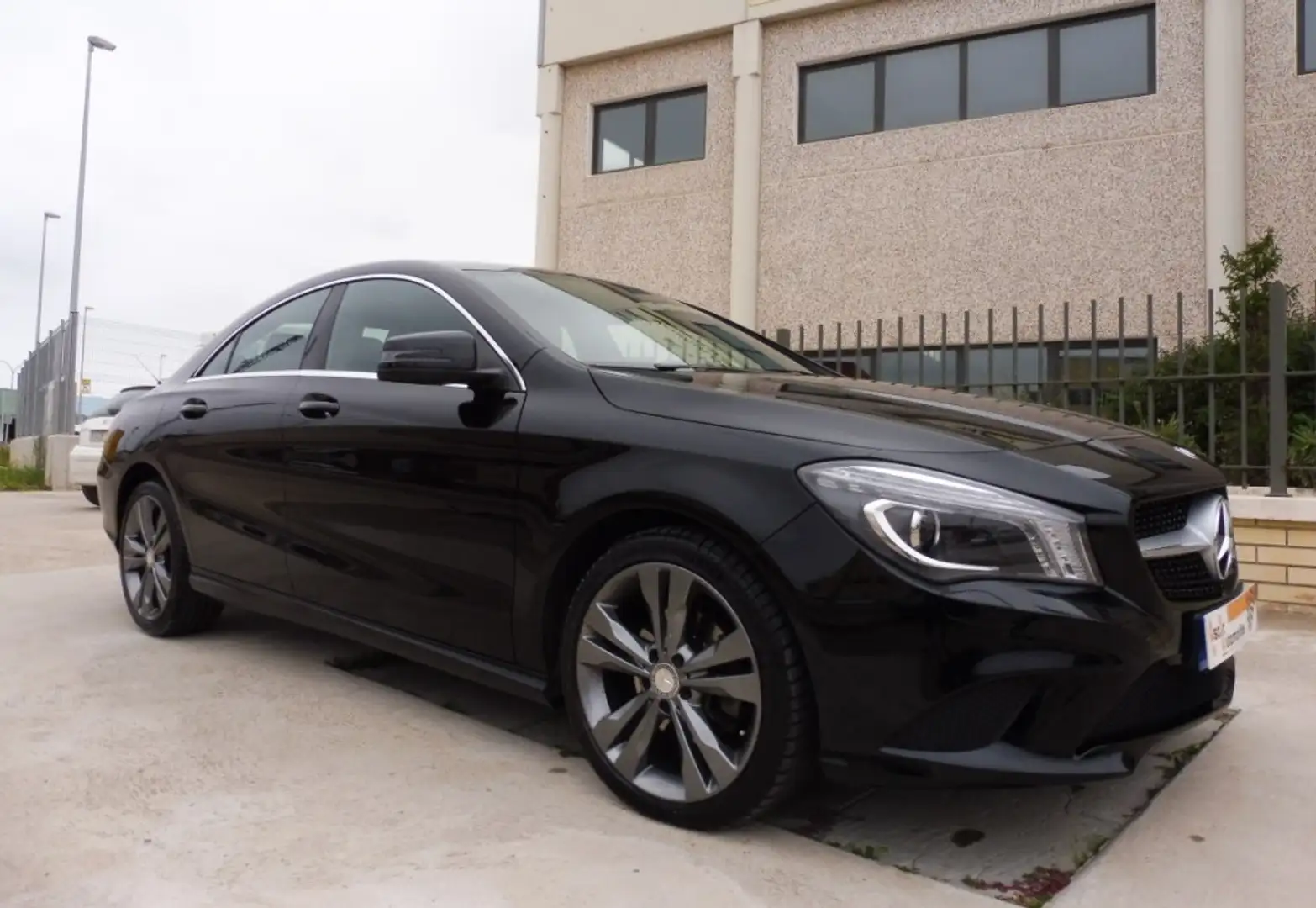Mercedes-Benz CLA 180 Negro - 1
