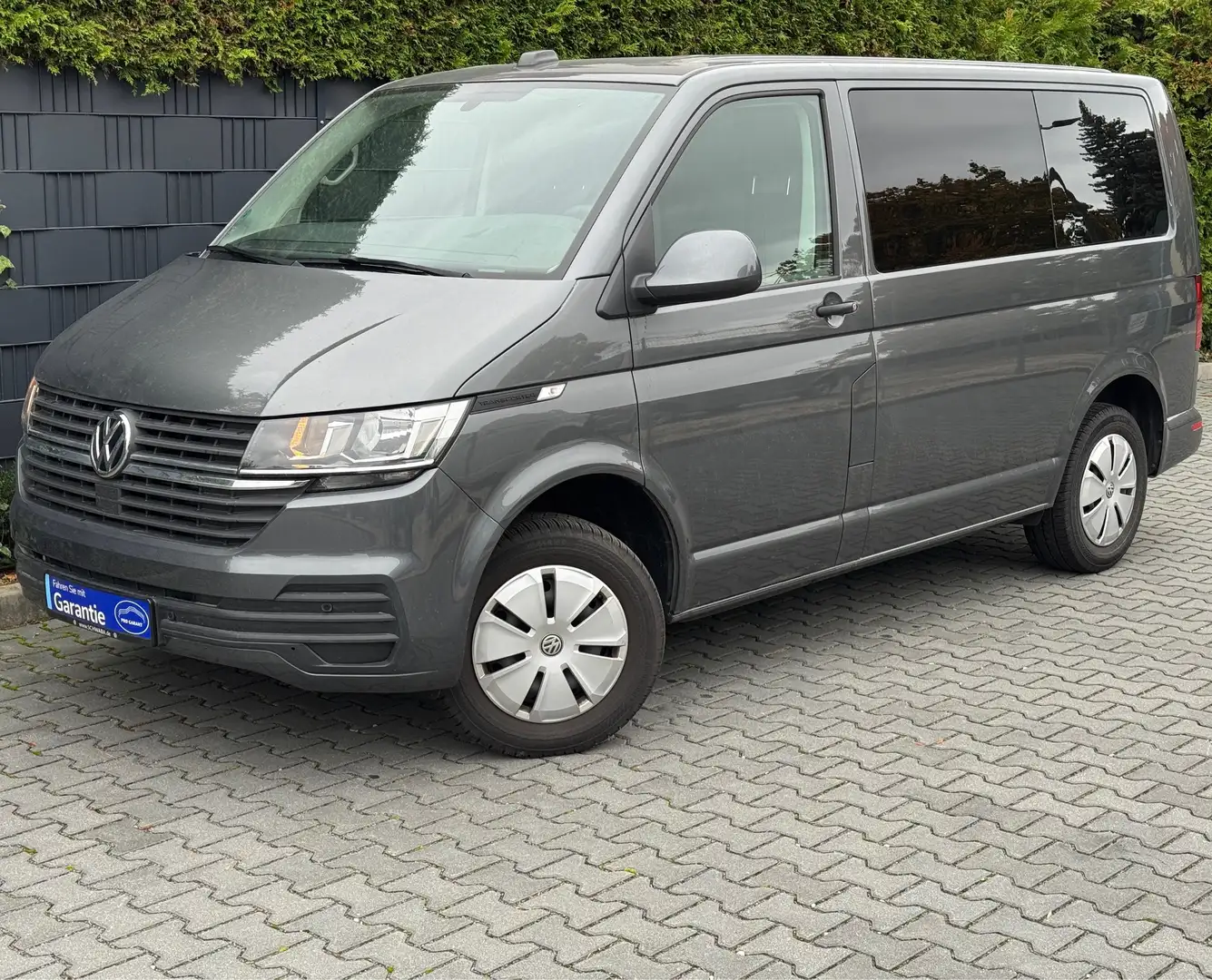 Volkswagen T6.1 Multivan 2,0 TDI *AUTOMATIK *NAVI+RFK *AHK *GARANTIE+FIN. Grau - 1