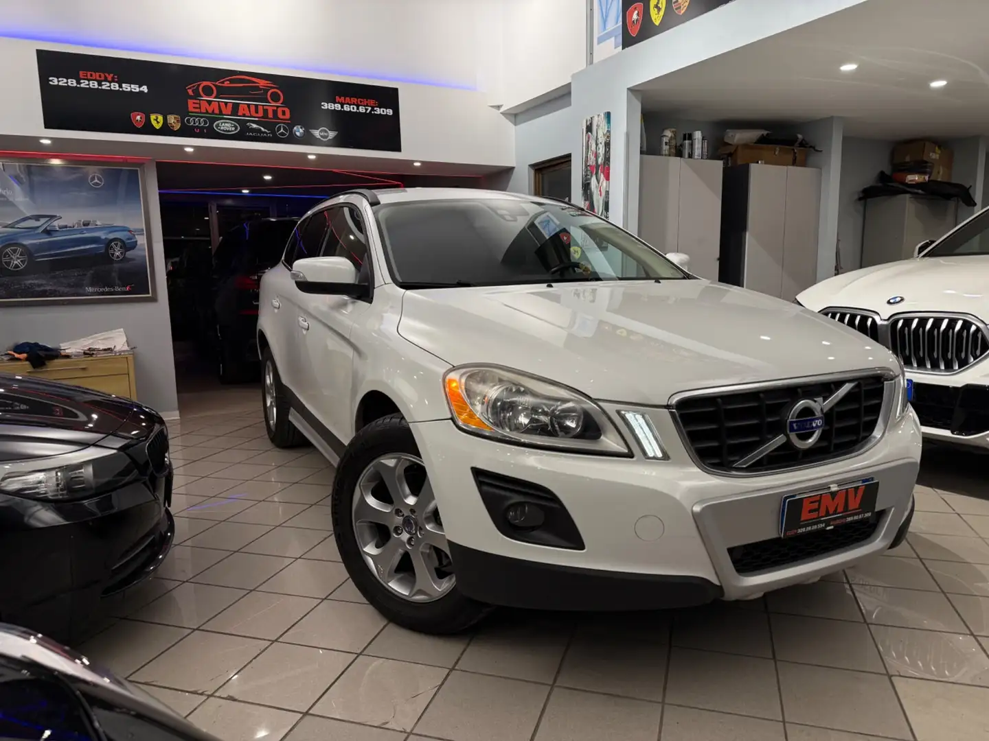 Volvo XC60 XC60 2.4 D 175 CV FWD DRIVe Summum Bianco - 1