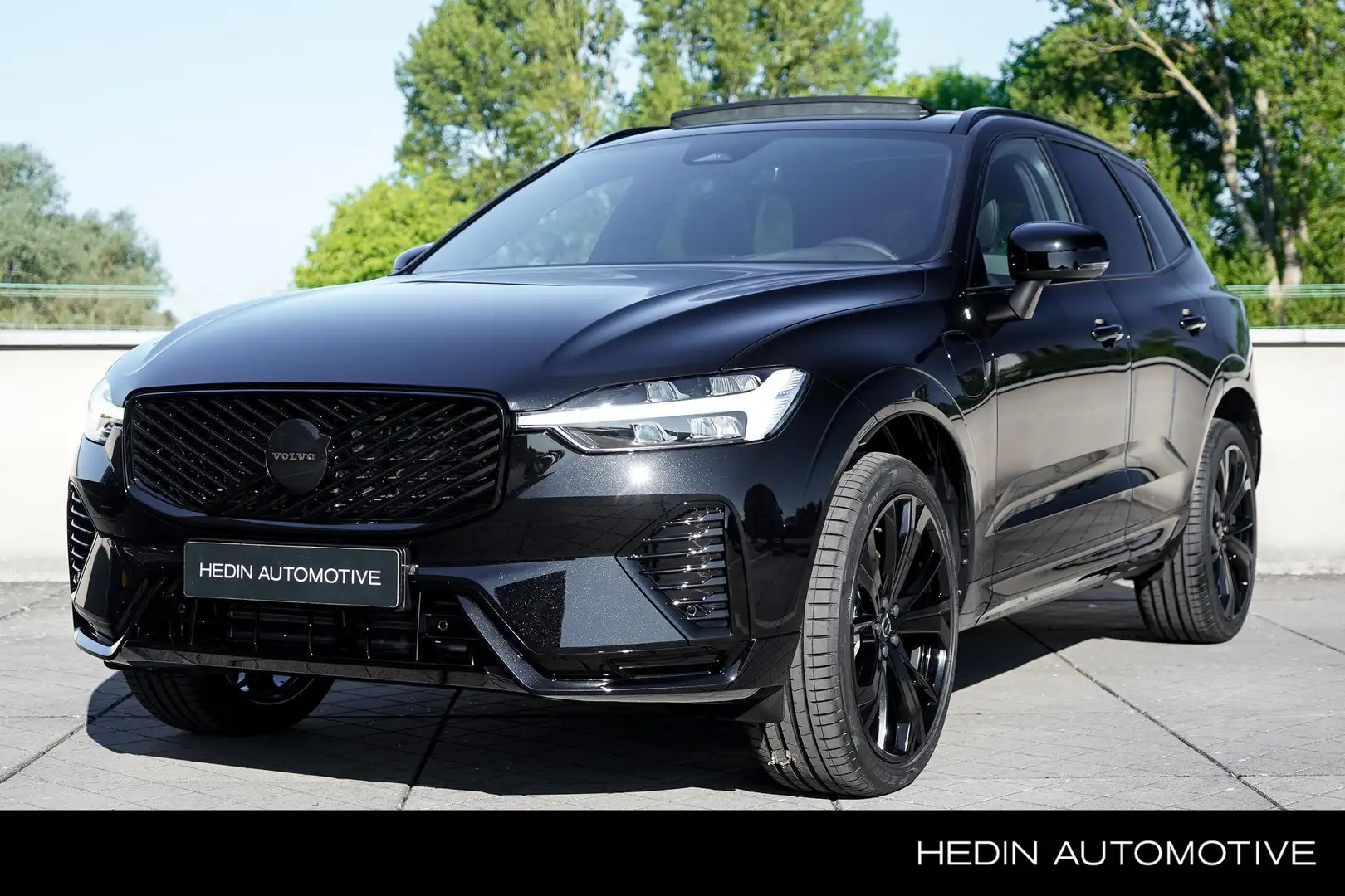 Volvo XC60 T6 Plug-In Hybrid Plus Black Edition | Harman/Kard Zwart - 1
