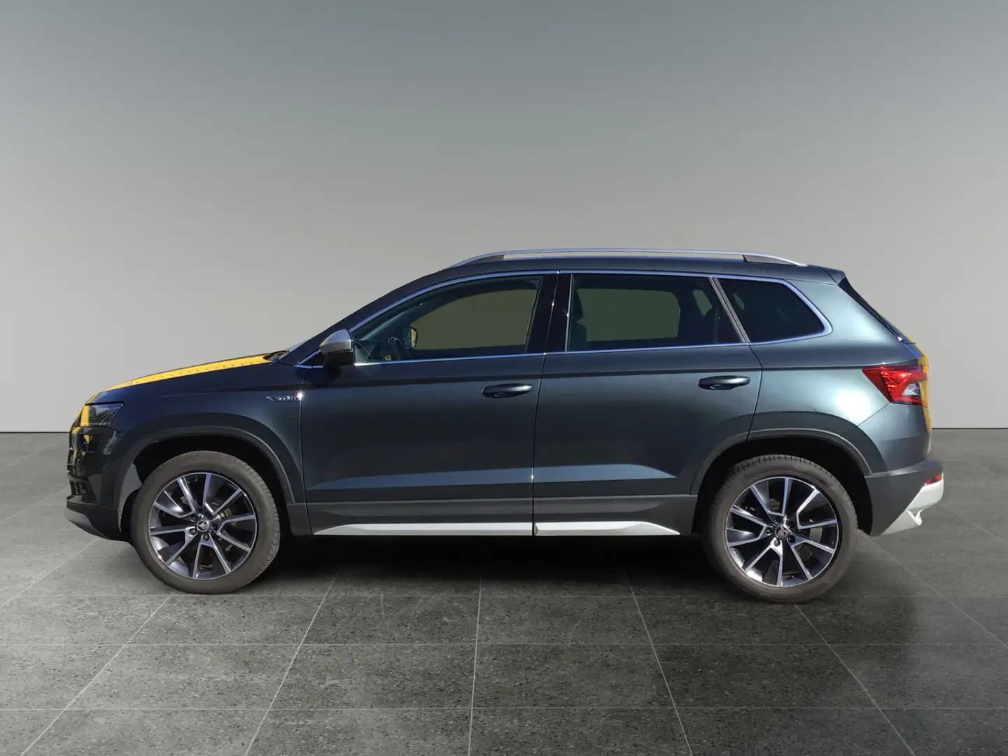 Skoda Karoq 2,0 TDI SCR 4x4 Scout 8-fach bereift! Grau - 2