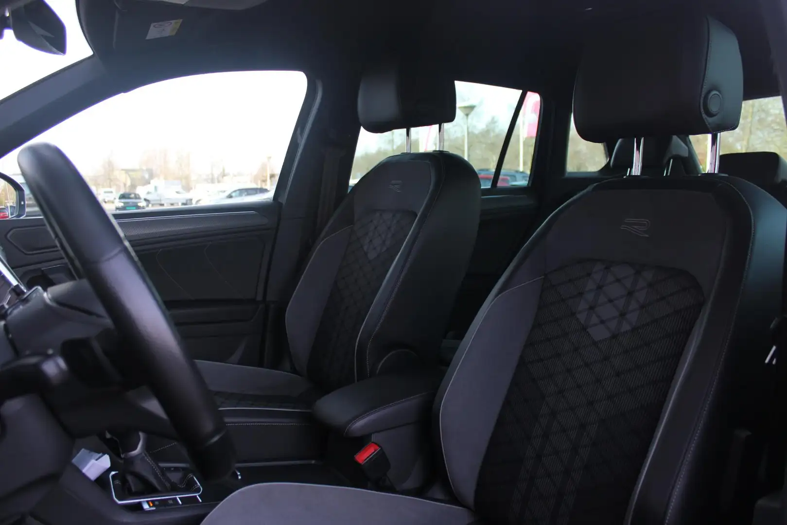 Volkswagen Tiguan 1.5 TSI 150PK R-Line Business+ | LED MATRIX KOPLAM Grau - 2