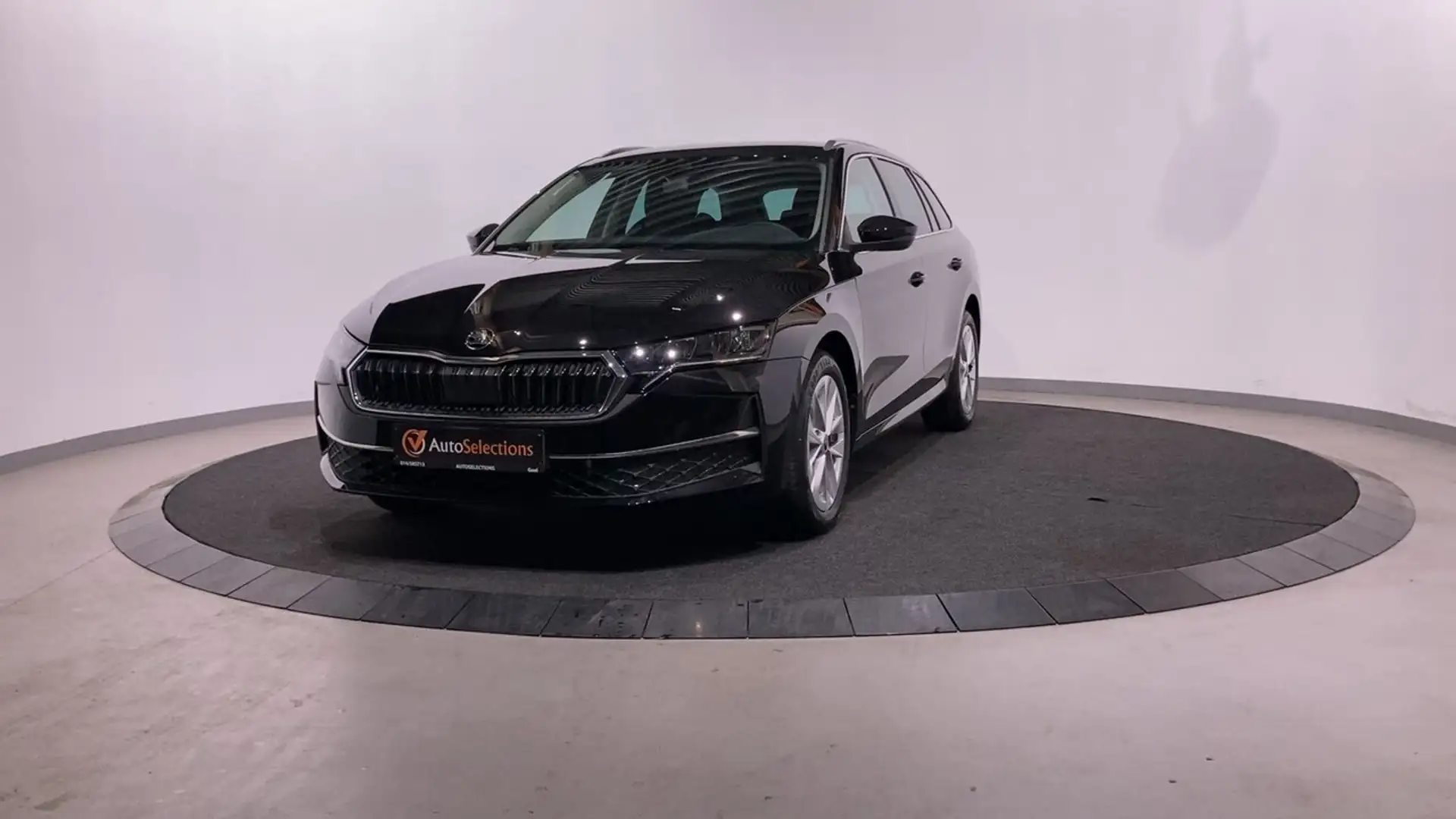 Skoda Octavia Combi/Camera/Automaat/  MHEV. Nieuw Model!! Zwart - 1