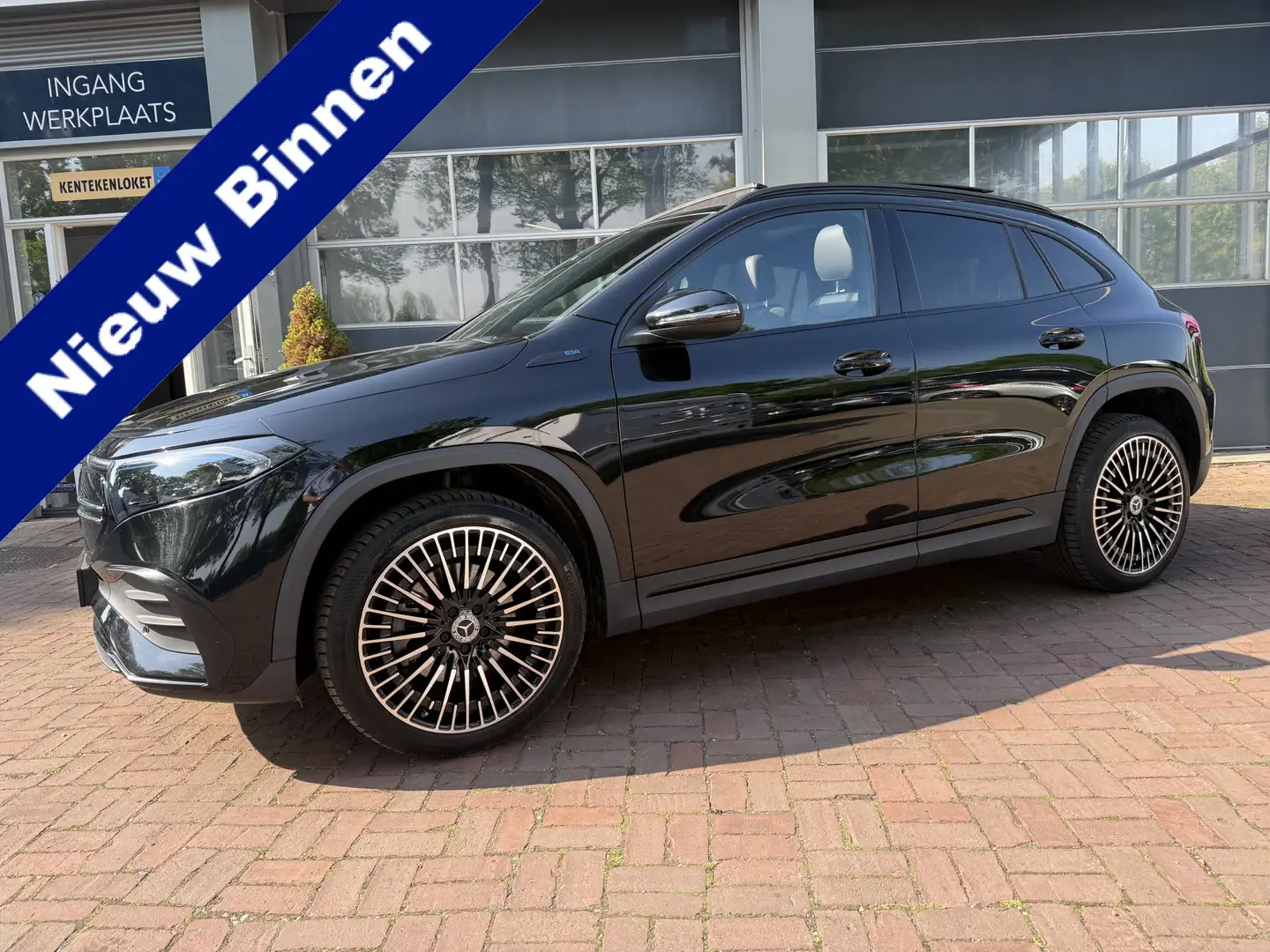 Mercedes-Benz EQA 250 Business Solution AMG 67 kWh | Pano | Ambient | AC Černá - 1