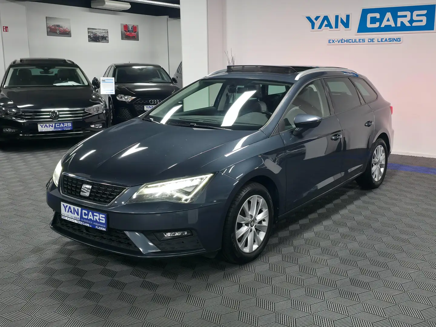 SEAT Leon SPORTS TOURER * 2.0 TDi * AUTOMATIQUE * TOIT PANO Gris - 2