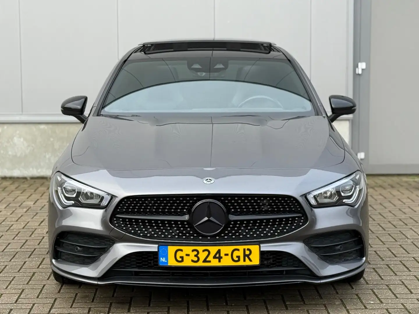 Mercedes-Benz CLA 200 Shooting Brake CLA AMG PANO NAP SFEERVERLICHTING Gris - 2