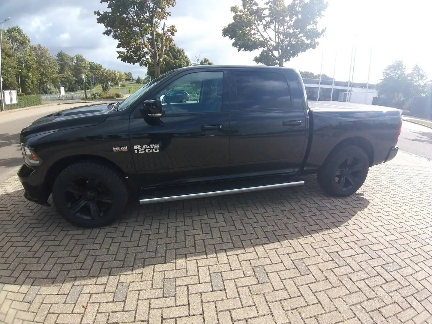 Dodge RAM 1500 CrewCab 4x4 "Sport" 5,7 Hemi ohne LPG Schwarz - 1