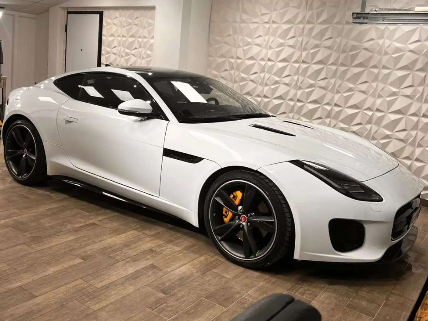 Jaguar F-Type F-Type 2017 Coupe Coupe 2.0 i4 R-Dynamic rwd 300cv Bianco - 1