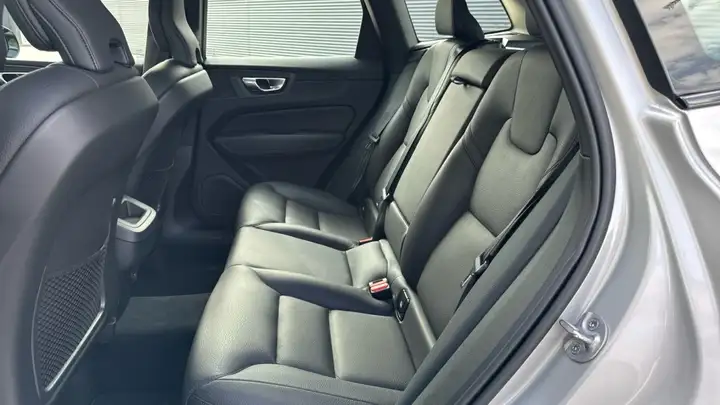 Volvo XC60 2023, foto 7