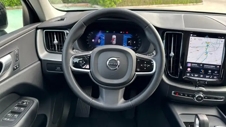 Volvo XC60 2023, foto 11