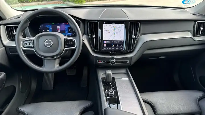 Volvo XC60 2023, foto 6
