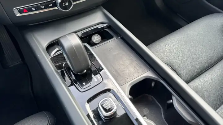 Volvo XC60 2023, foto 26