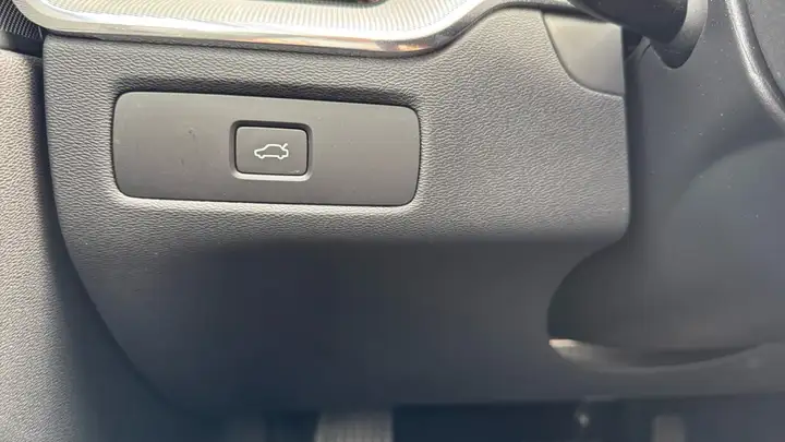 Volvo XC60 2023, foto 21