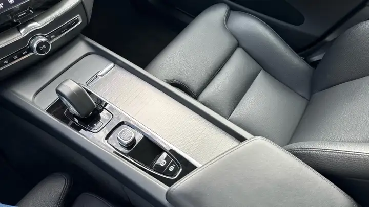 Volvo XC60 2023, foto 29