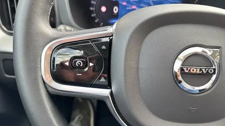 Volvo XC60 2023, foto 19