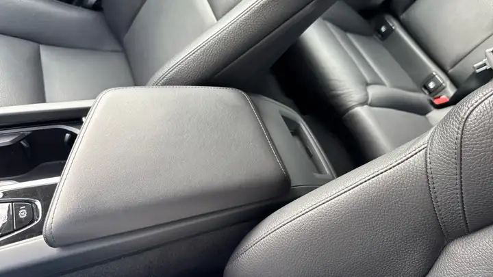 Volvo XC60 2023, foto 28