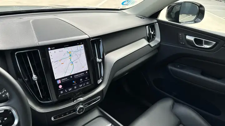 Volvo XC60 2023, foto 22