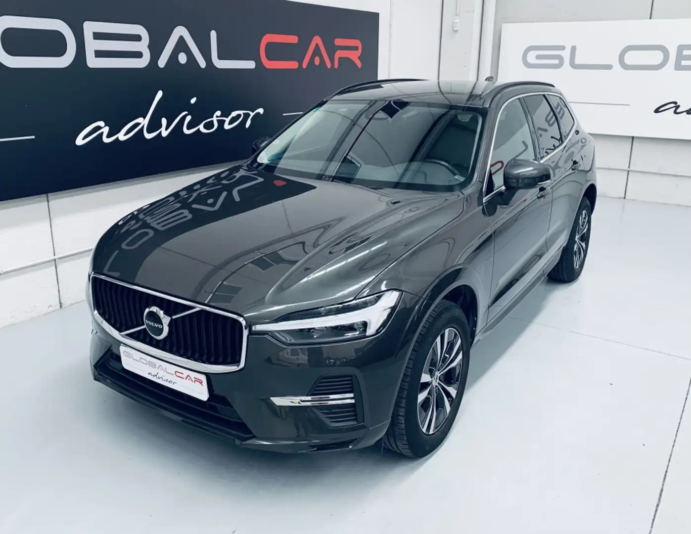Volvo XC60 B4 Core FWD Aut. Gris - 1