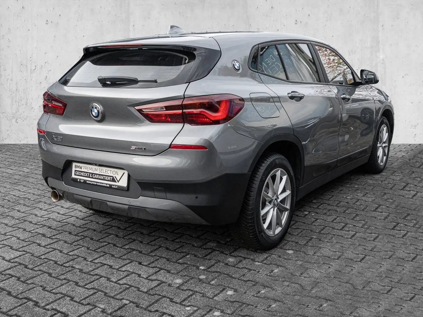 BMW X2 sDrive18i Advantage Auto. AHK, SHZ, PA, DAB+,  NAV Grau - 2