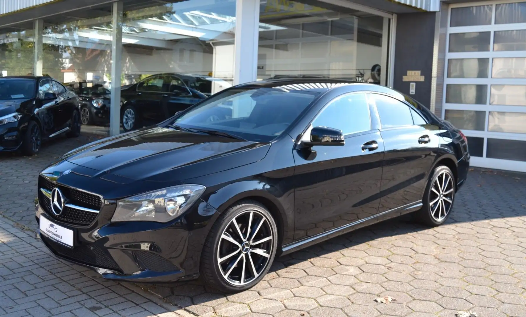 Mercedes-Benz CLA 200 *NightPaket*Navi*Shz*PDC*NurGewerbe* Schwarz - 1